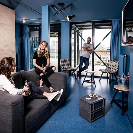 Dock Inn Hostel Warnemuende ロストック エクステリア 写真