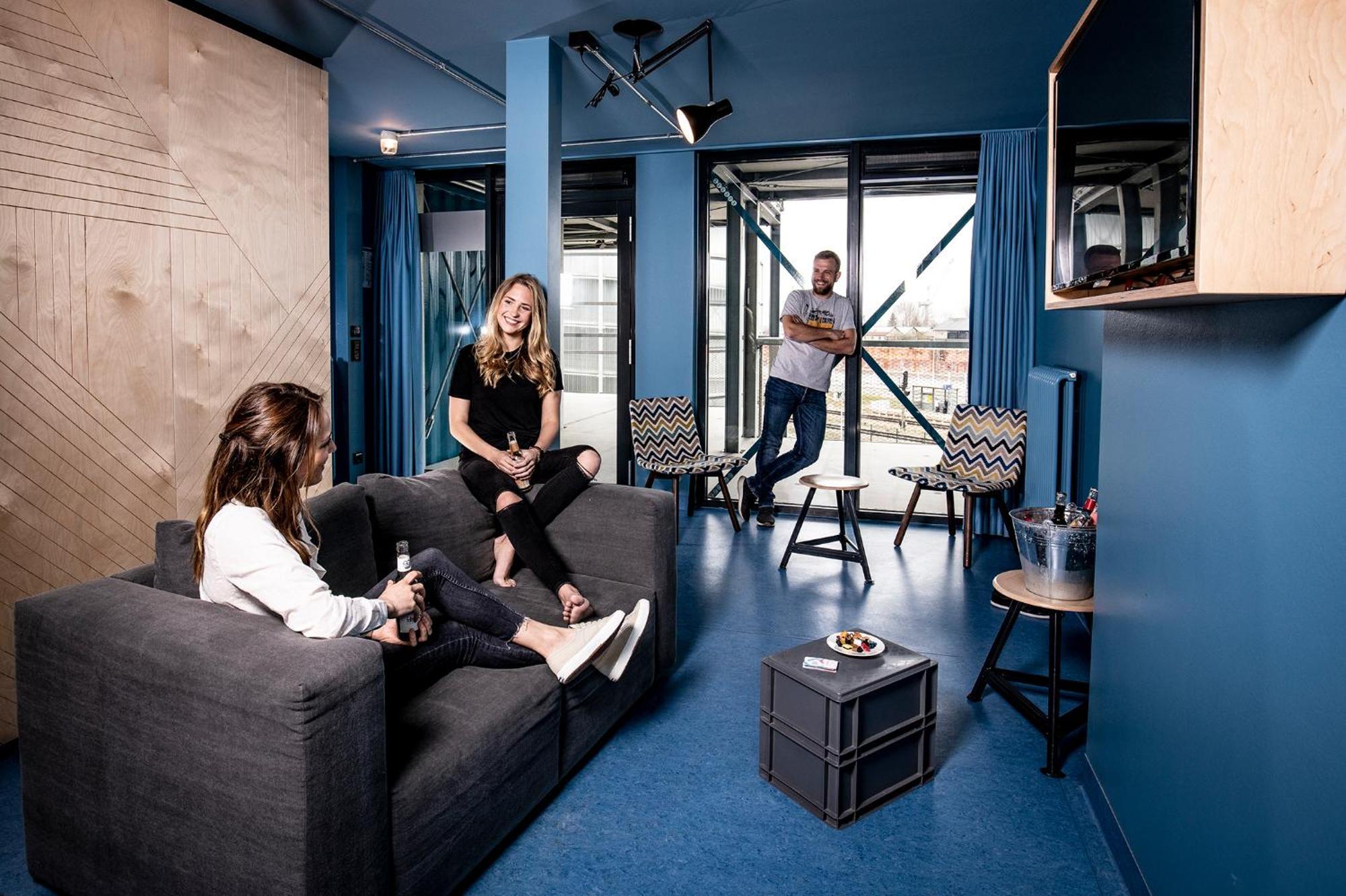 Dock Inn Hostel Warnemuende ロストック エクステリア 写真