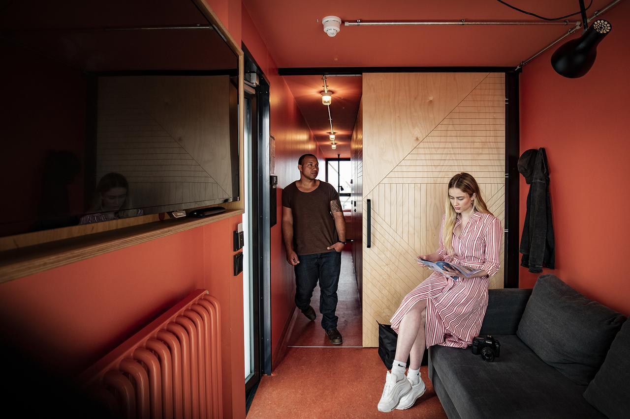 Dock Inn Hostel Warnemuende ロストック エクステリア 写真