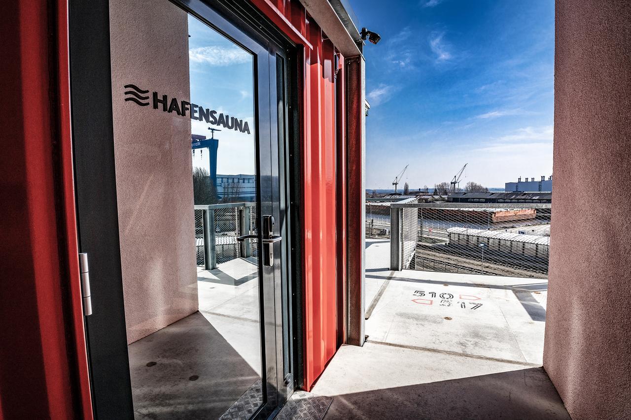 Dock Inn Hostel Warnemuende ロストック エクステリア 写真